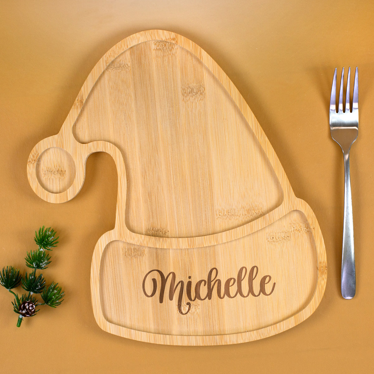 Plätzchenteller mit Name graviert | Bambus Servierbrett Weihnachtsmütze als Geschenk für Weihnachten