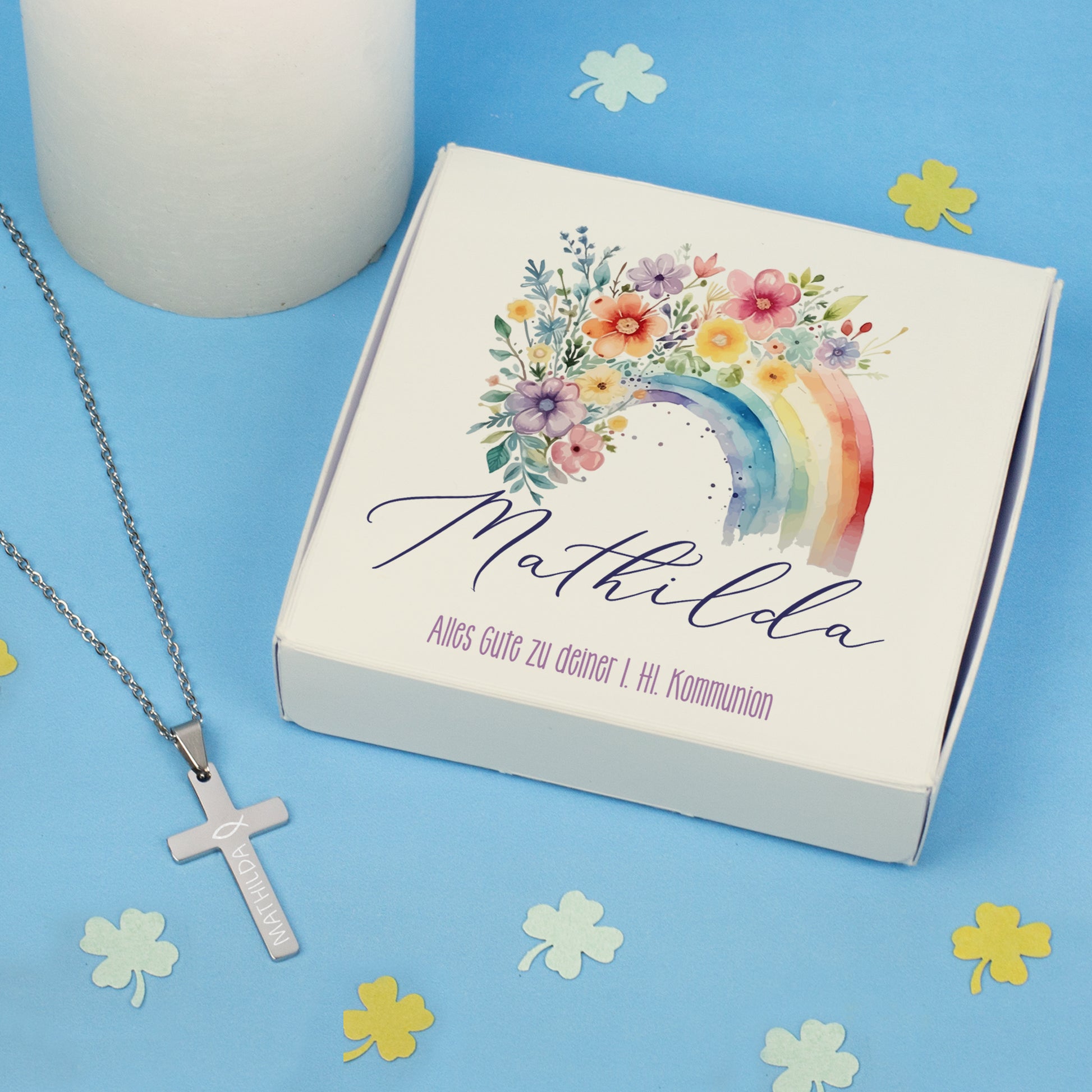 Halskette mit Kreuz Anhänger und Name graviert in Geschenkbox mit Blumen