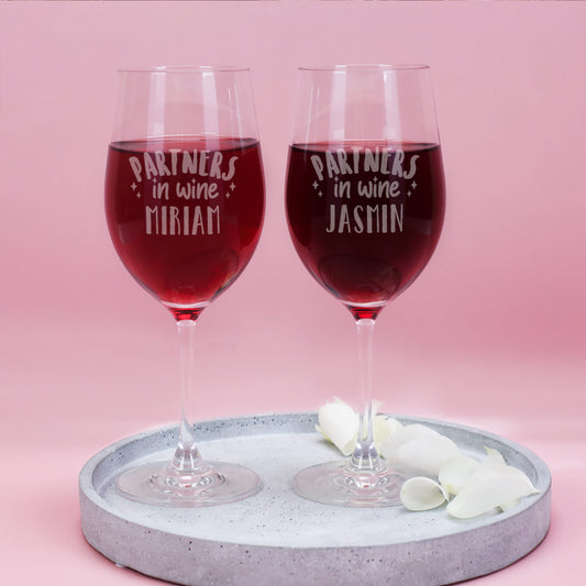 Partners in Wine - Wein Geschenk Set mit zwei Weingläsern und veganem Biorebe Wein