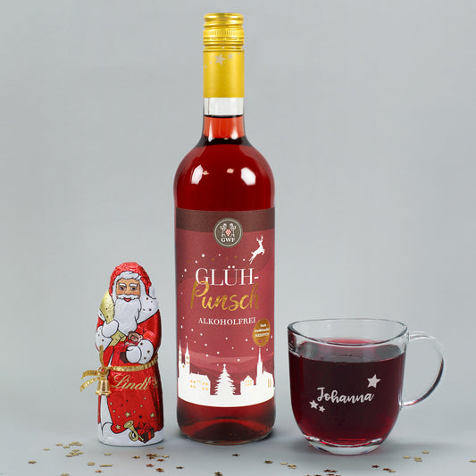Alkoholfreier Glühpunsch mit Schoko-Weihnachtsmann und personalisiertem Teeglas mit Name Johanna als Weihnachtsgeschenk