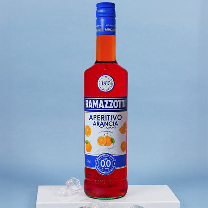 Nahaufnahme der Ramazzotti Aperitivo-Flasche alkoholfrei – Etikett gut lesbar