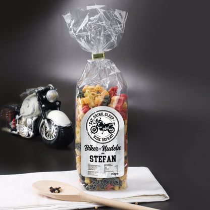 Motorrad-Nudeln mit personalisiertem Etikett im Biker-Design – Geschenkidee für Motorradfans und Hobbyköche