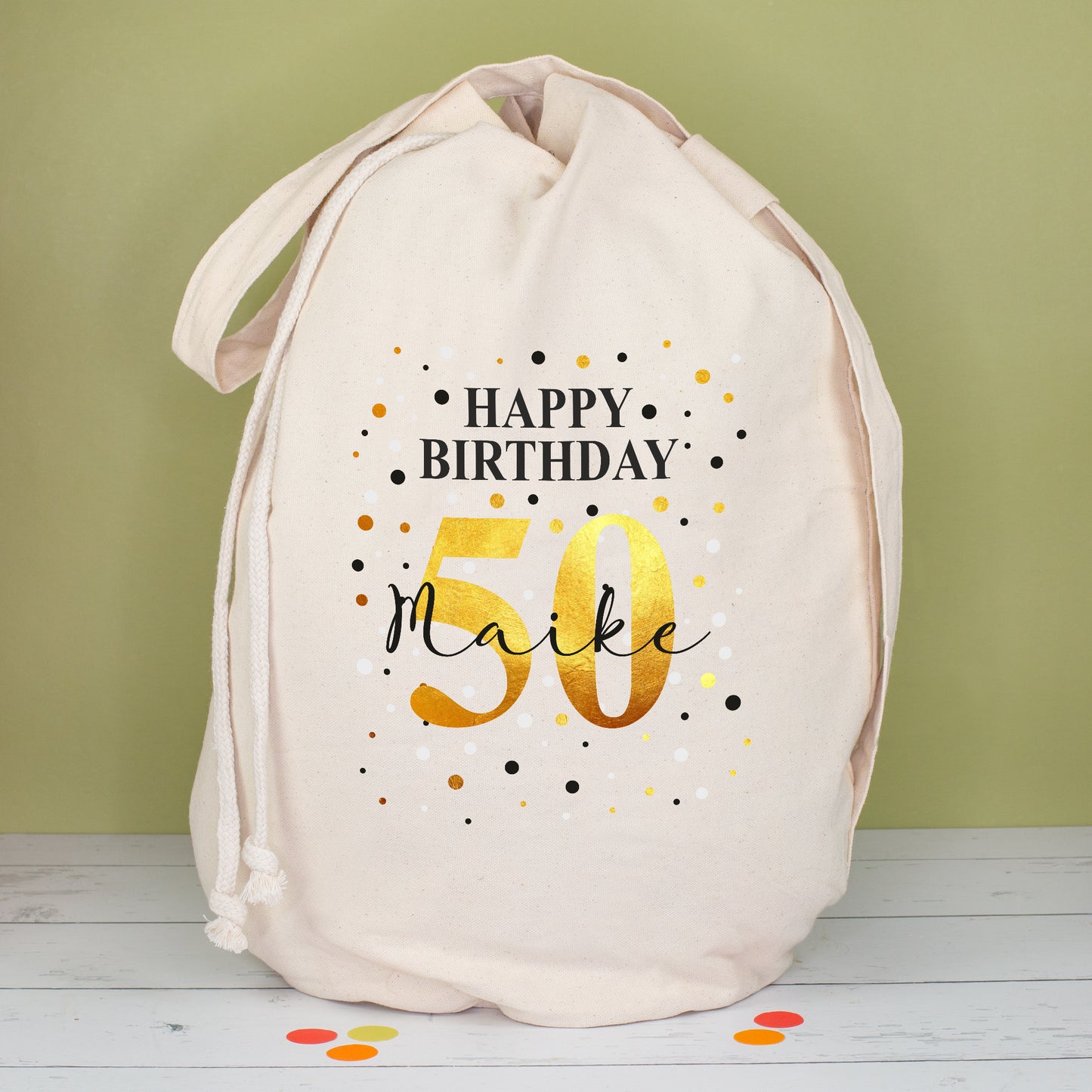 Personalisierter Geschenkesack in Seesack-Form mit Happy Birthday Motiv, goldener 50 und Name Maike für XXL Jenga Geburtstagsspiel