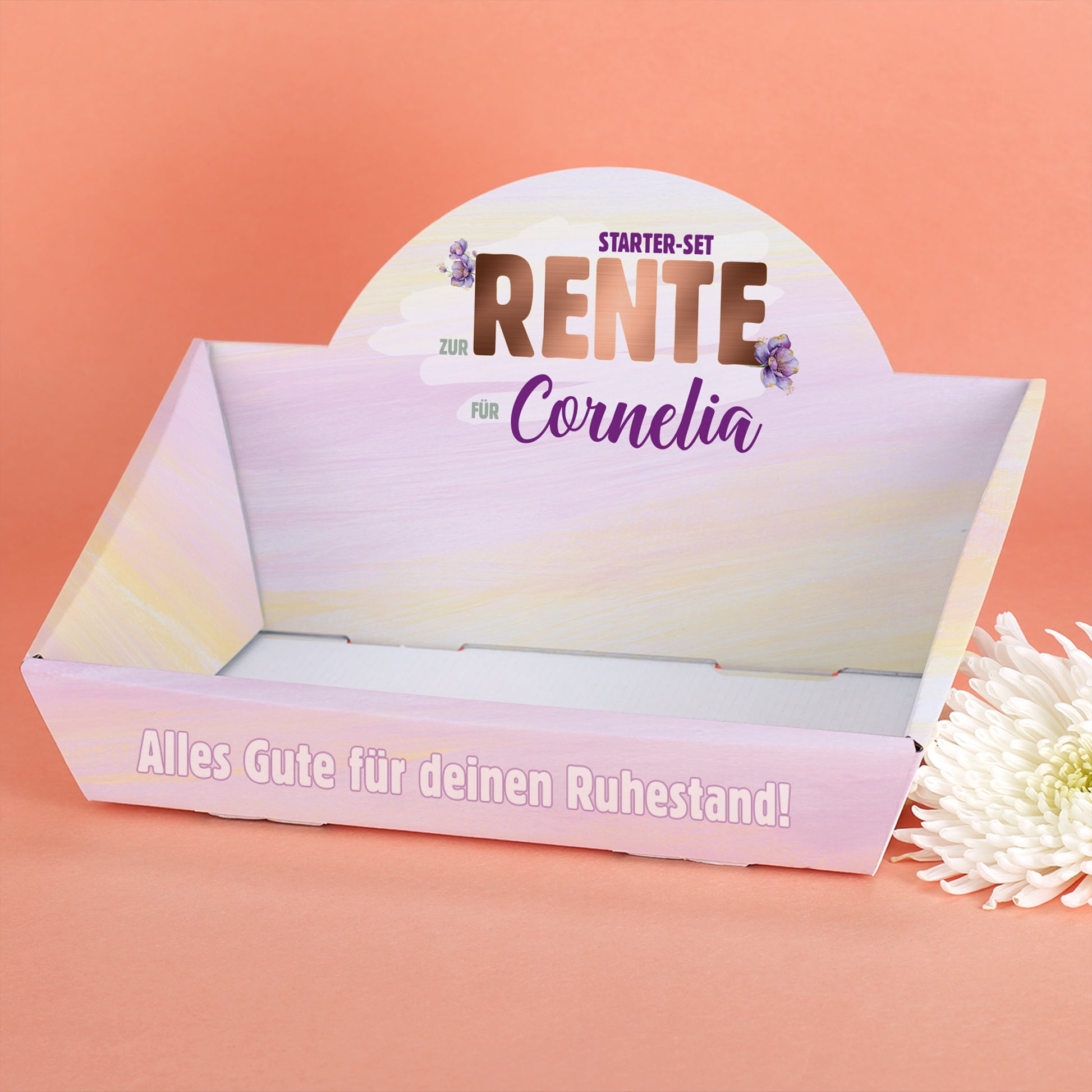 Personalisierter leerer Geschenkkorb zur Rente mit Name Cornelia und Aufschrift „Alles Gute für deinen Ruhestand“