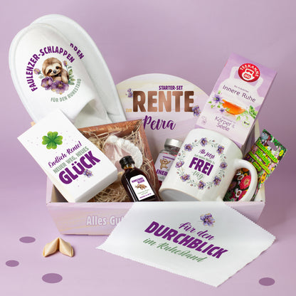 Gefülltes Starter Set zur Rente mit Name Petra, Ruhestandskorb, Faulenzer-Schlappen, Tasse, Tee, Glückskeks, Saatgut, Elixir und Brillenputztuch