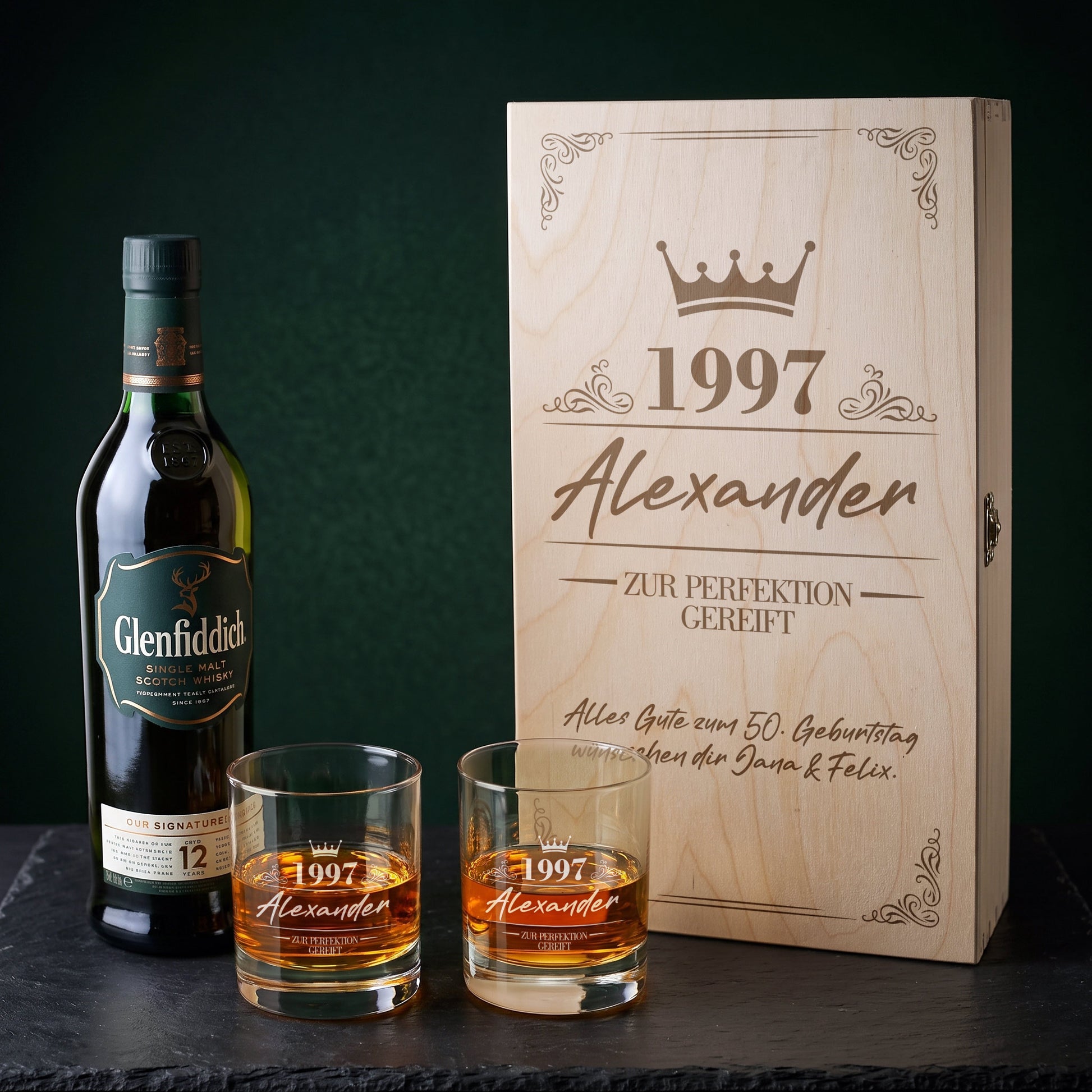 Glenfiddich Whisky Geschenkset mit personalisierter Holzkiste, Flasche und zwei gravierten Gläsern