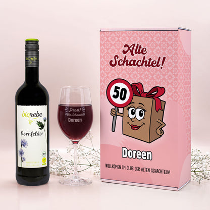 Bio Wein Geschenkset mit Dornfelder, graviertem Weinglas und Geschenkbox im Motiv Alte Schachtel
