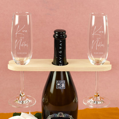 Weinbutler aus Holz mit Prosecco Flasche und zwei gravierten Gläsern