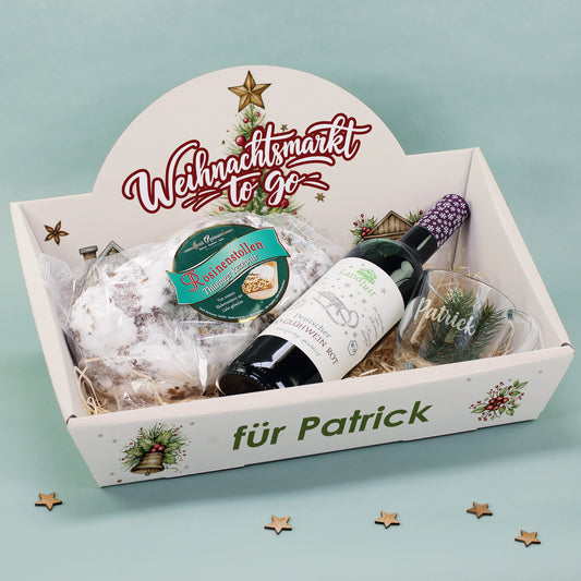 Personalisierter Präsentkorb „Weihnachtsmarkt to go für Patrick“ mit Rosinenstollen, Landlust Glühwein und gravierter Leonardo Glastasse
