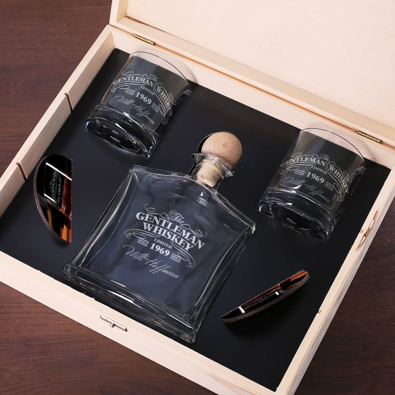 Whisky Geschenkset mit Whiskygläser, Karaffe und Box –