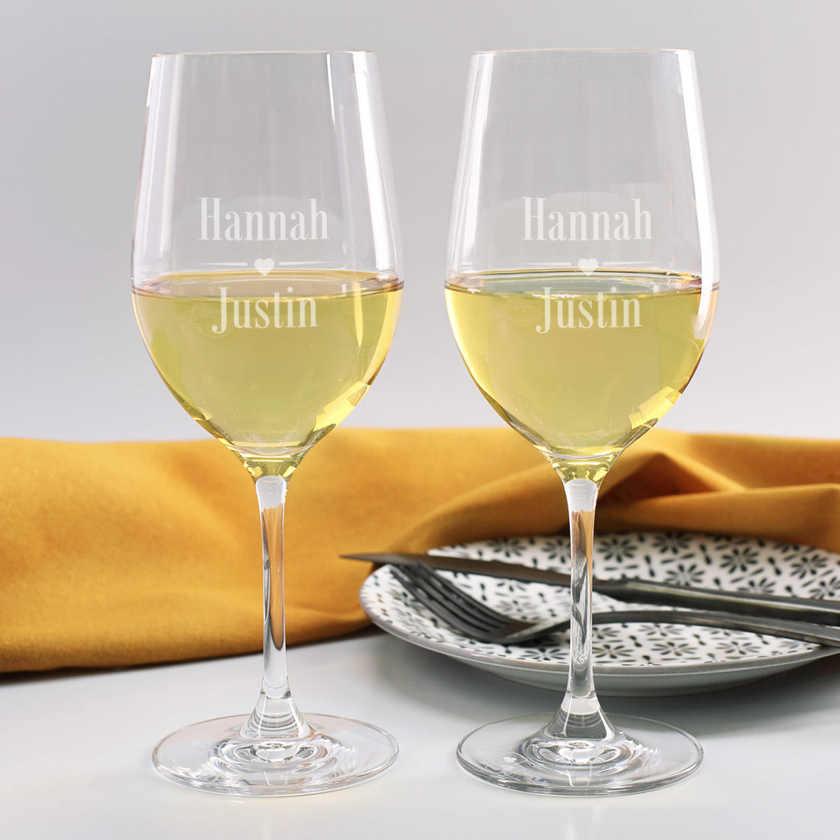 Zwei Rotweingläser mit Namen graviert, Weinbutler und Biorebe Wein | Geschenk für Paare
