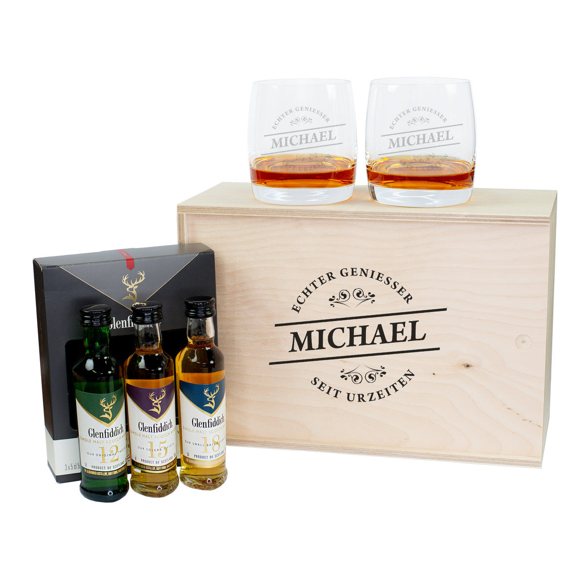 Personalisiertes Whisky Geschenkset mit Holzbox, zwei Whiskygläsern mit Name Michael und drei Glenfiddich Miniaturen