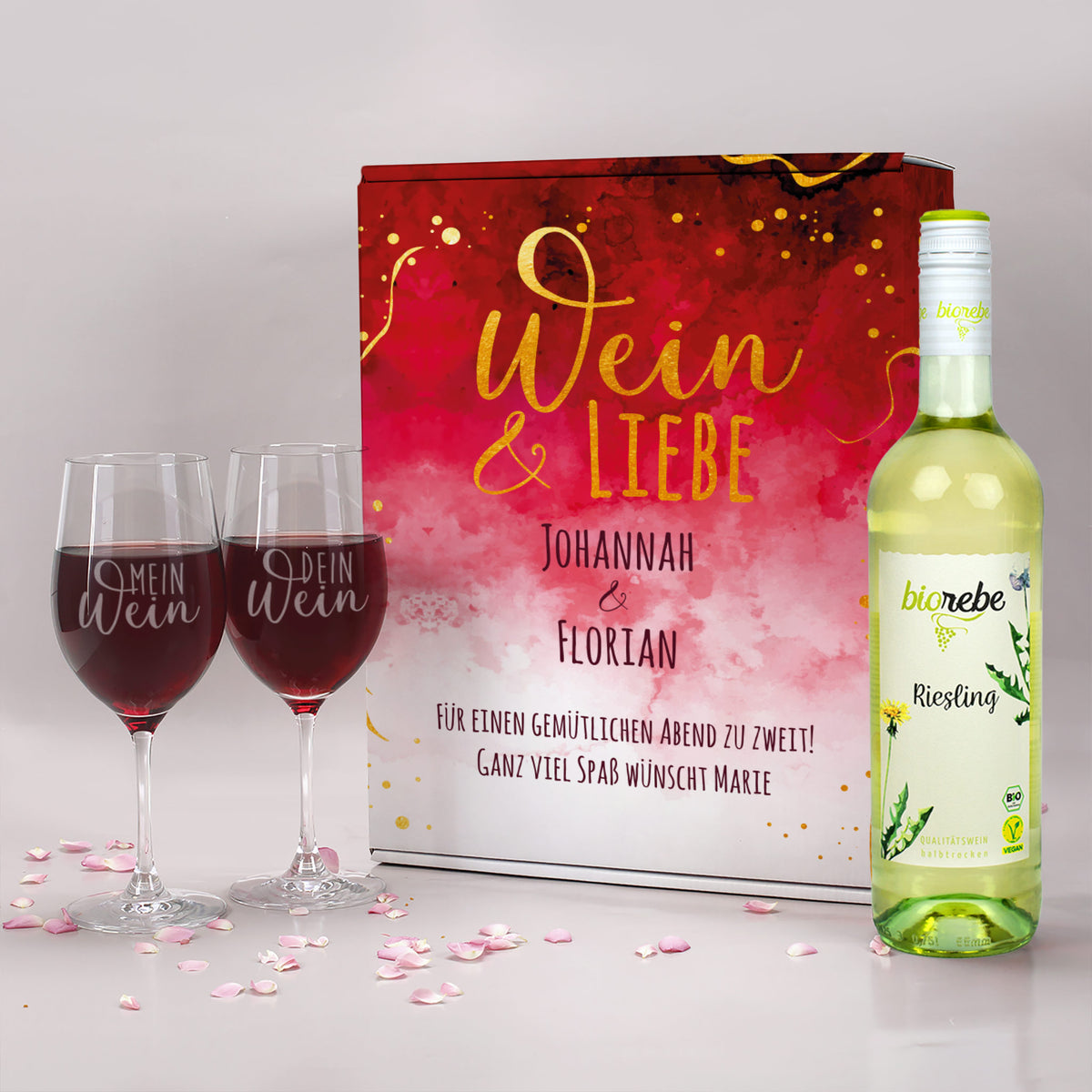 Liebe und Wein - Wein Geschenk Set mit zwei gravierten Weingläsern und Biorebe Wein