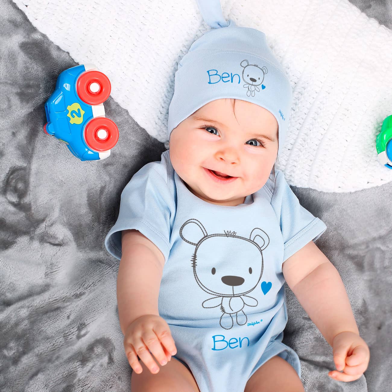 Body und Mütze mit Namensaufdruck