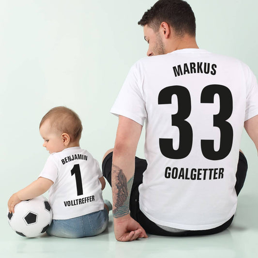 T-Shirts im Partnerlook für Vater und Sohn im Fussballtrikot Stil mit Wunschtexten und Zahl