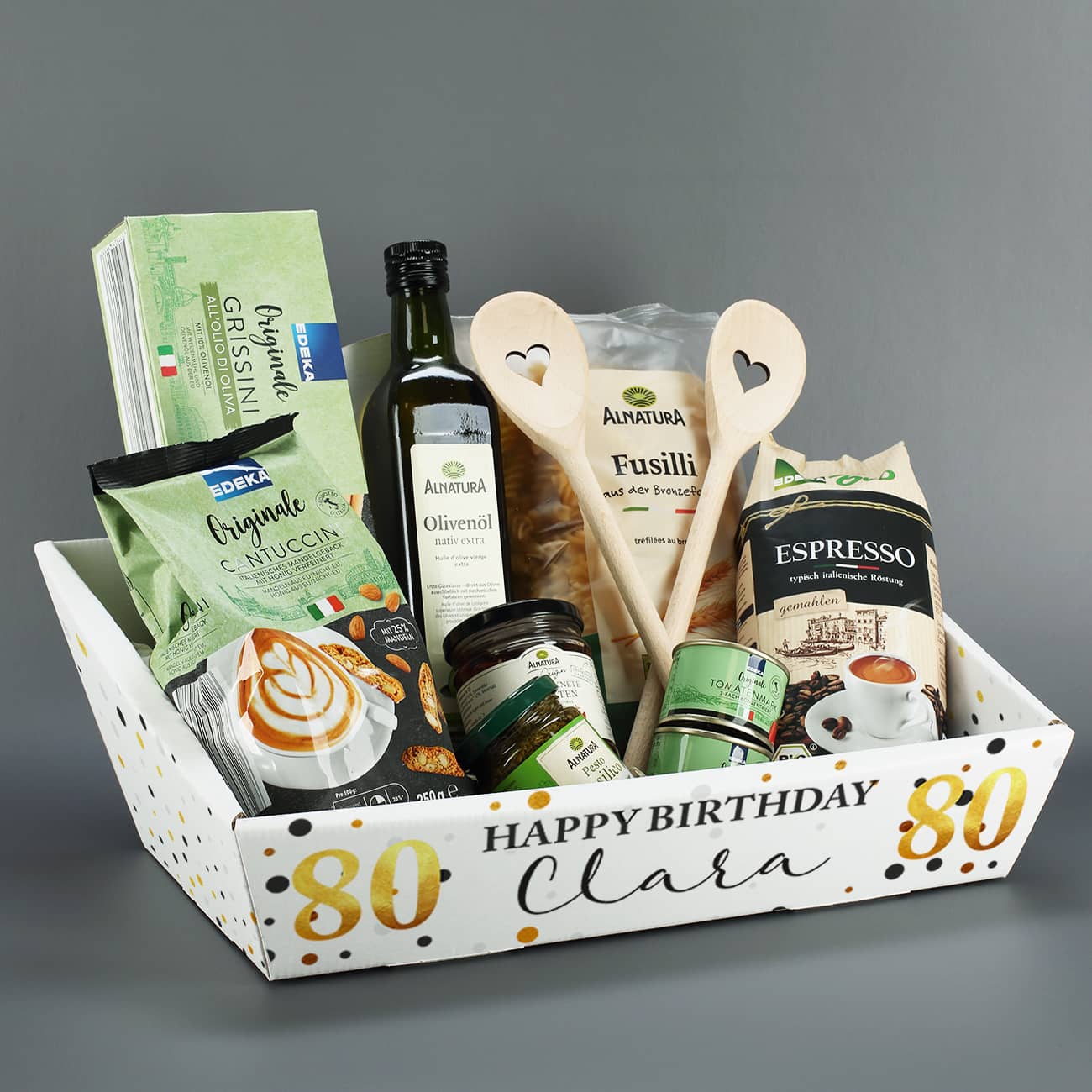 Gefüllter Geschenkkorb zum Geburtstag mit italienischen Leckereien