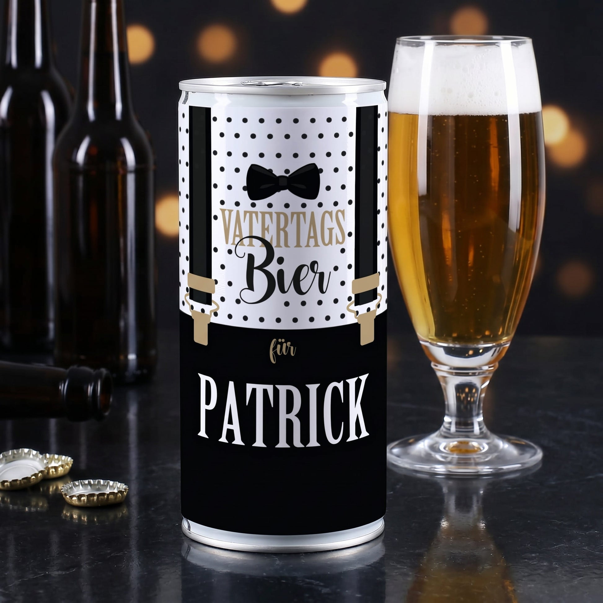 Bierdose zum Vatertag mit Hosenträgermotiv und Name neben Bierglas