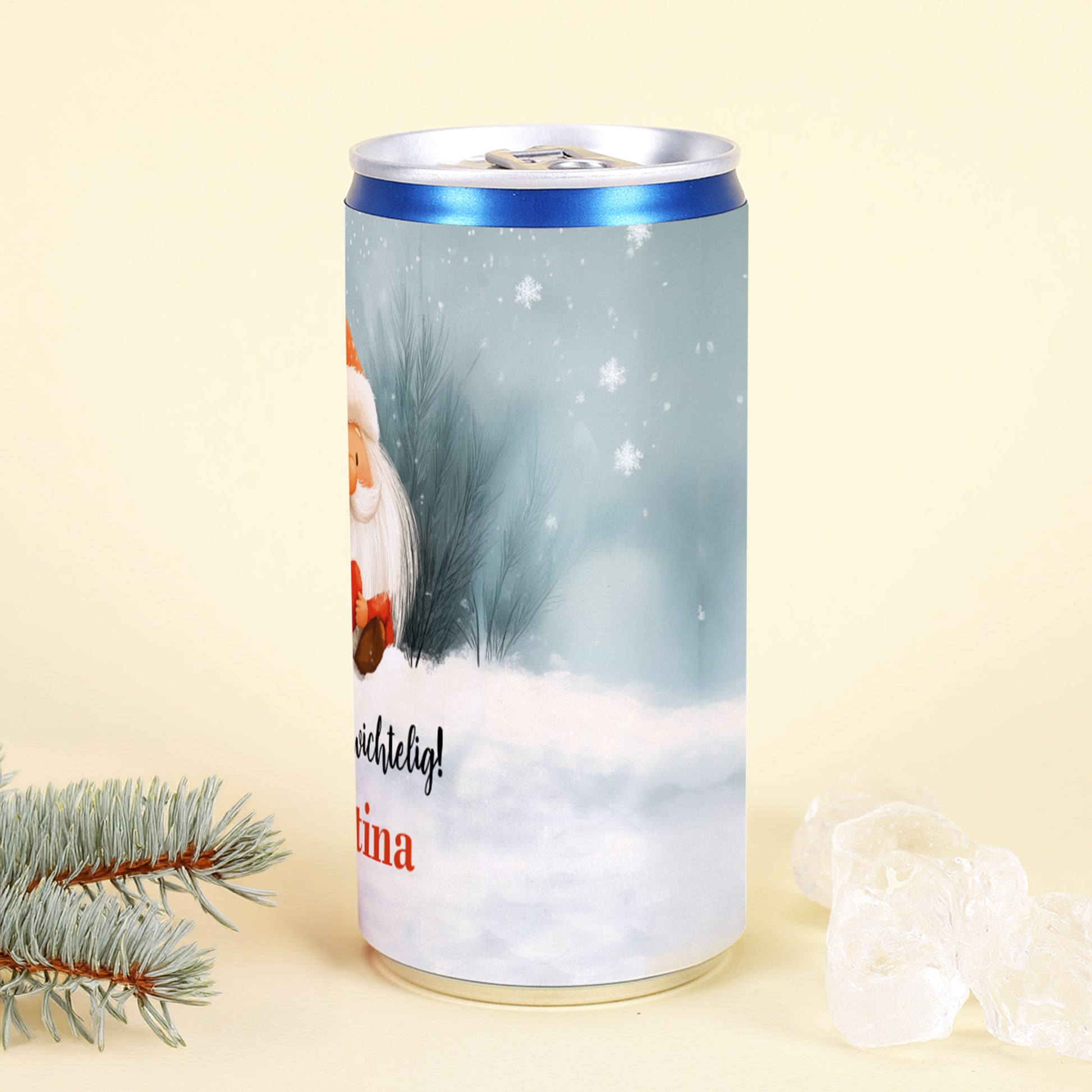 Rückseite der personalisierten Wichtel-Prosecco-Dose mit Winterlandschaft und Schneeflocken