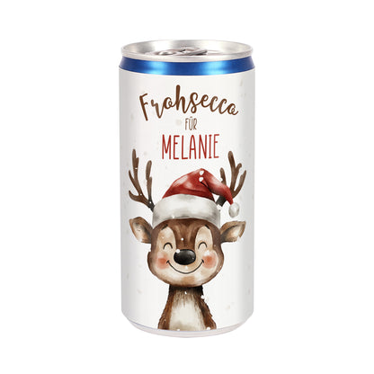 Prosecco-Dose „Frohsecco für Melanie“ mit niedlichem Rentier und Weihnachtsmütze freigestellt