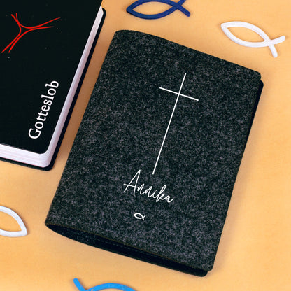 Anthrazit Filz-Schutzhülle für Gesangbuch oder Gotteslob mit Kreuz Ichthys Motiv und Name Anika