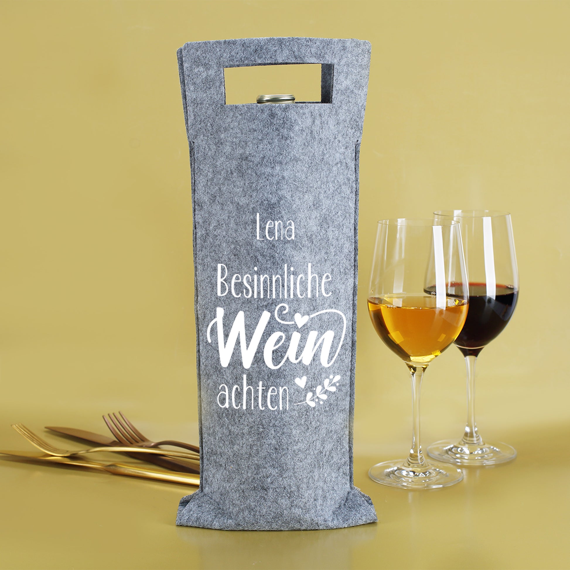 Graue Flaschentasche aus Filz mit personalisiertem Namen und Spruch „Besinnliche WEINachten“, Weihnachtsgeschenk für Weinliebhaber