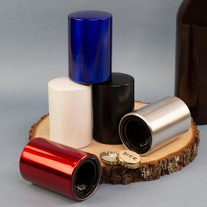 Personalisierter Push-Up Flaschenöffner in verschiedenen Farben mit Bier-Motiv und Namensdruck