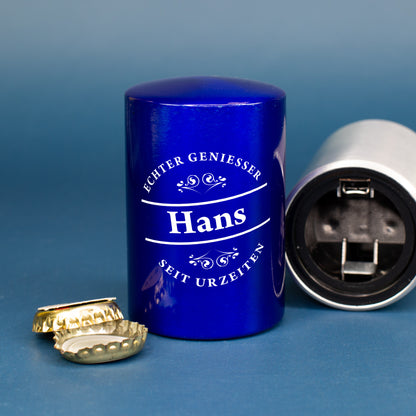 Blauer Push-Up Flaschenöffner mit Spruch „Echter Genießer – seit Urzeiten“ und Name