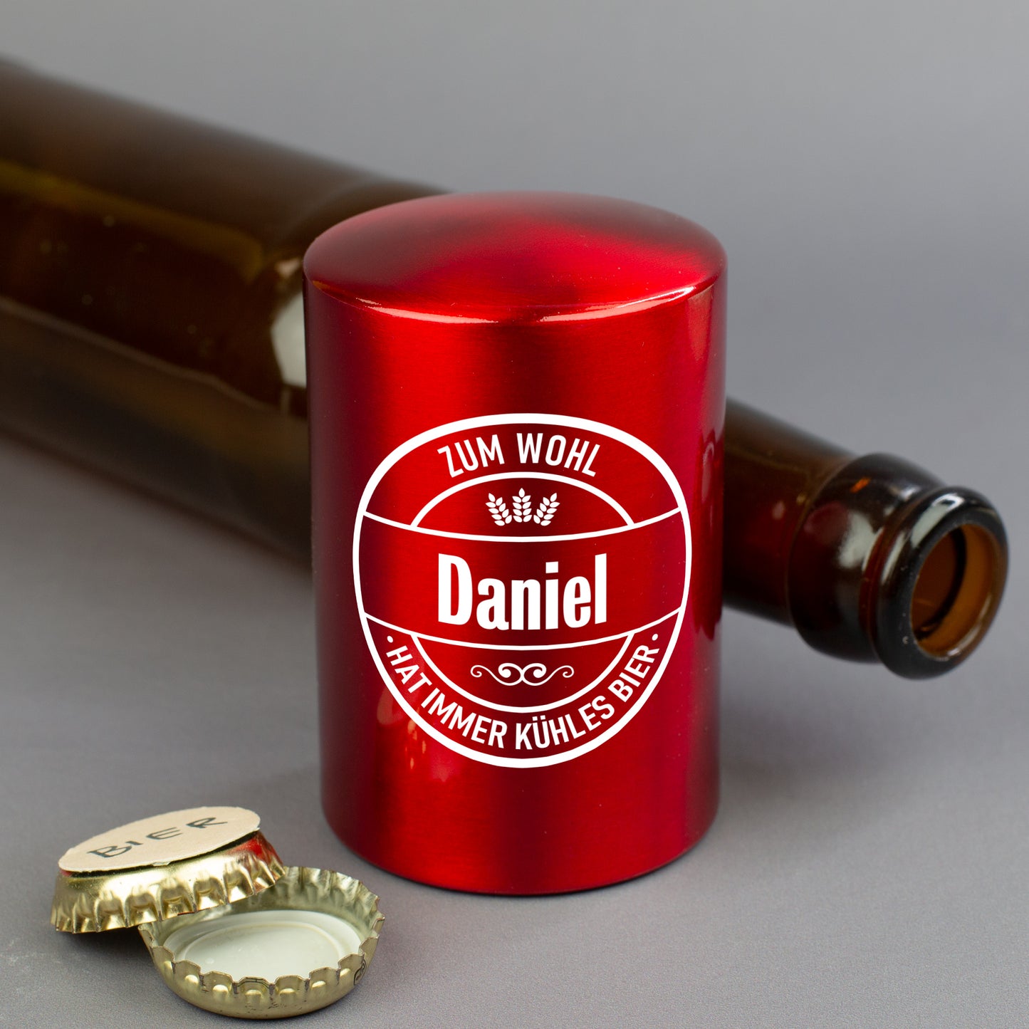 Roter Push-Up Flaschenöffner mit personalisiertem Namensdruck und Bier-Design