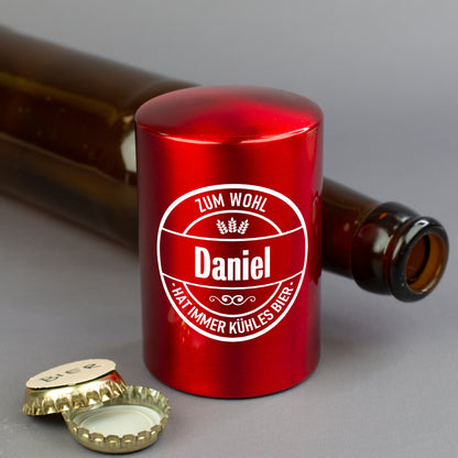 Roter Push-Up Flaschenöffner mit personalisiertem Namensdruck und Bier-Design