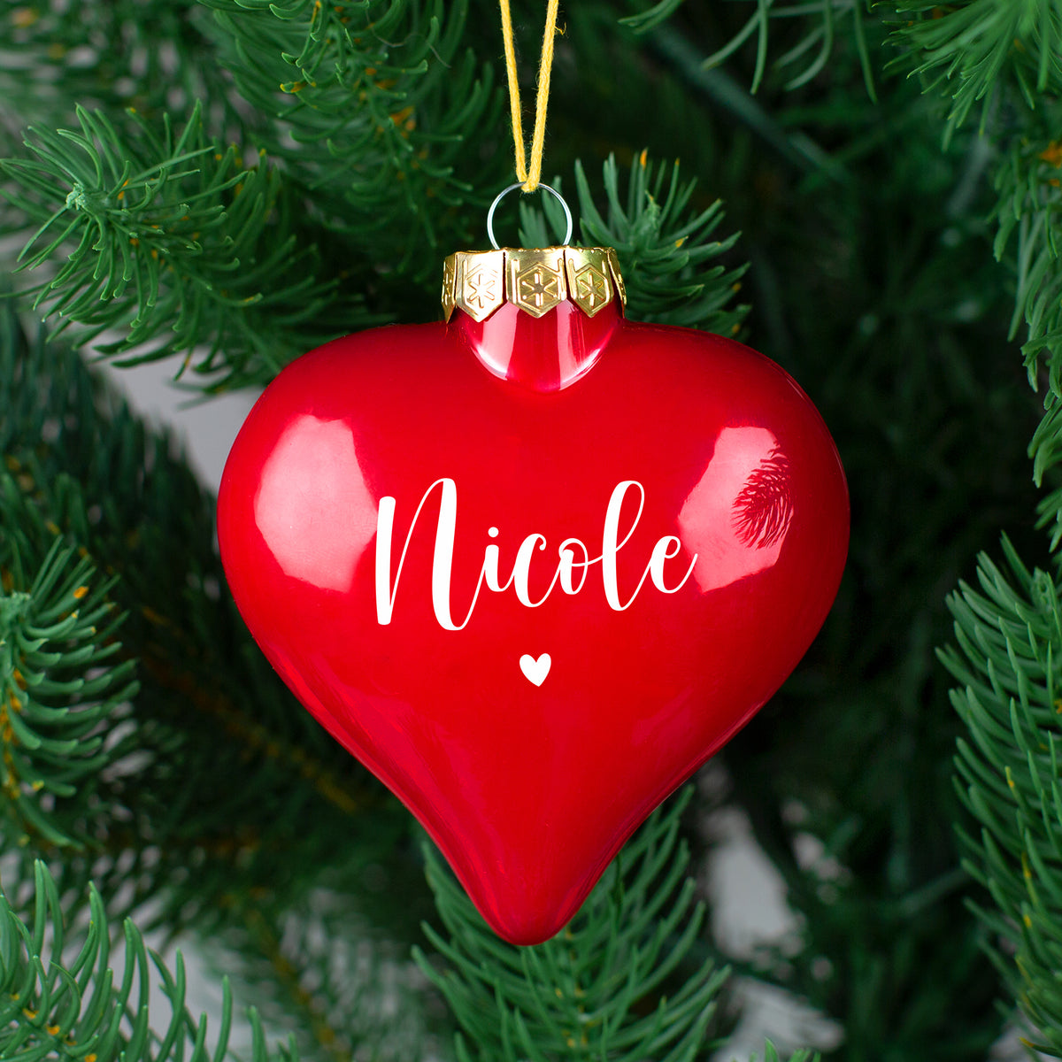 Christbaumkugel in Herzform personalisiert mit Name und Herzmotiv –