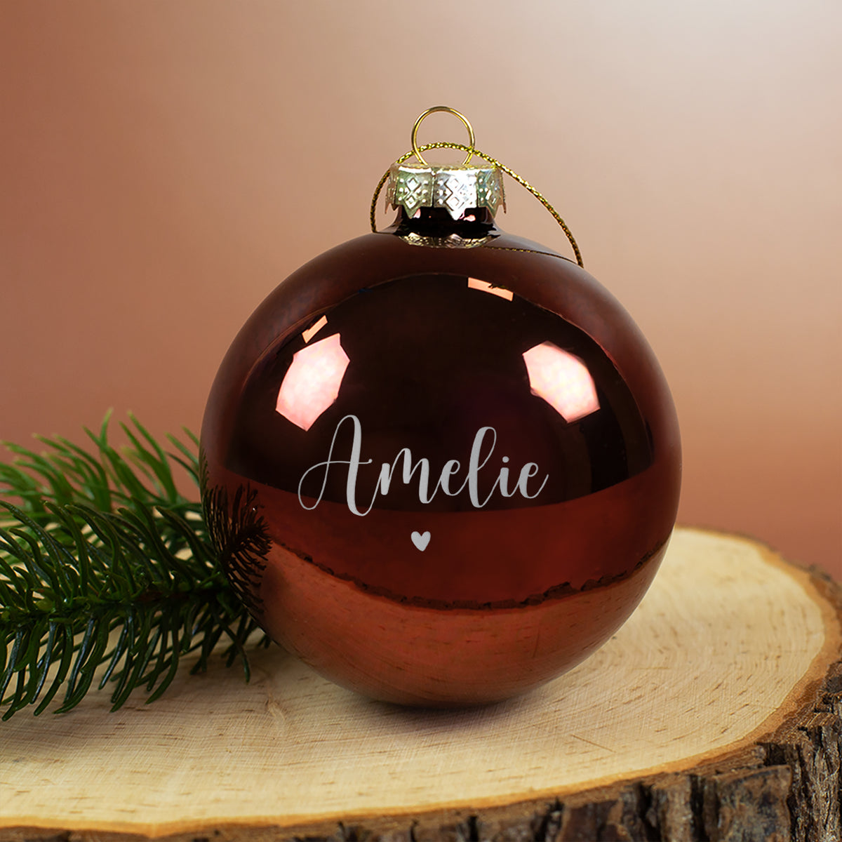 Weihnachtskugel mit Ihrem Wunschnamen und kleinem Herzchen graviert