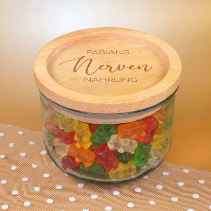 Vorratsglas aus recyceltem Glas mit Holzdeckel und Lasergravur Nervennahrung mit Wunschname