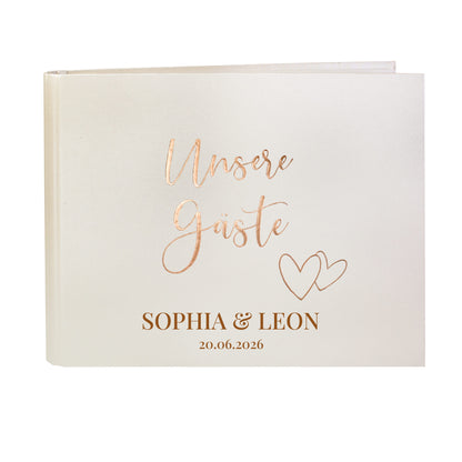 Gästebuch „Unsere Gäste“ in weiß/creme, Roségoldprägung mit Herzen, personalisiert mit Namen Sophia & Leon, freigestellt.
