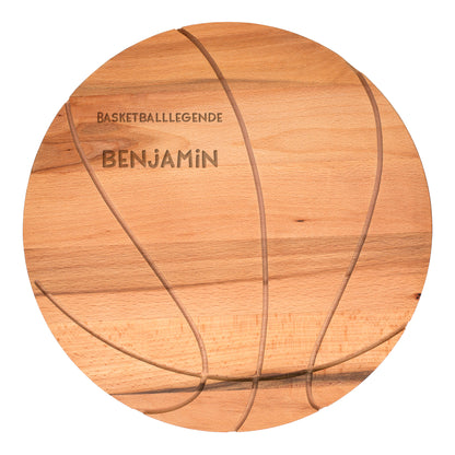 Freigestellte Gravurvorlage mit zwei Zeilen auf dem Basketball-Holzbrett