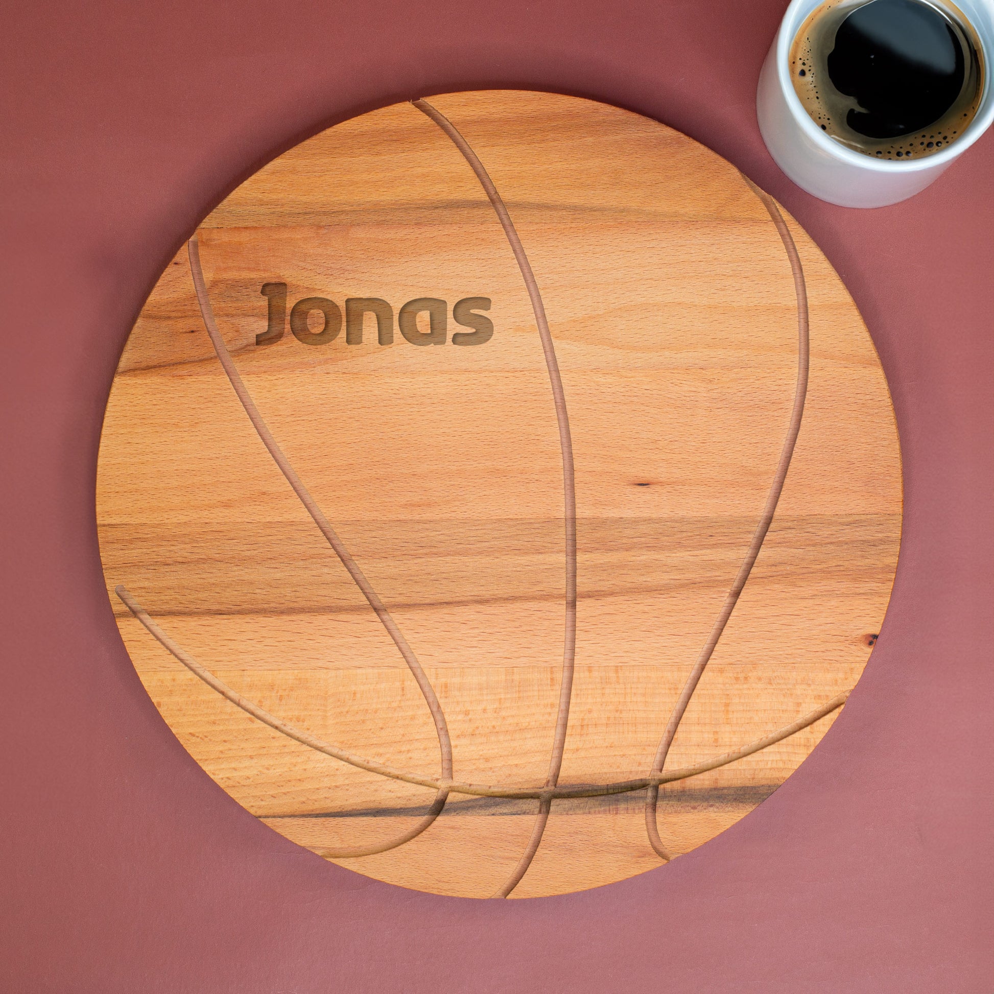 Rundes Basketball-Brett aus Buchenholz mit Namensgravur Jonas