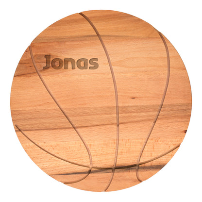 Holzbrett Basketball mit graviertem Namen Jonas, freigestellt