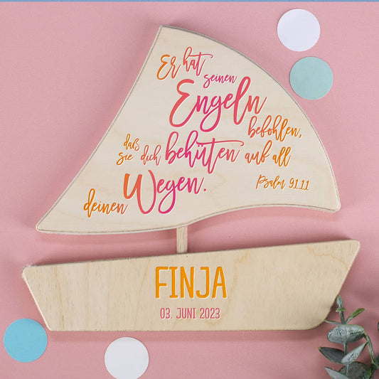 Kleines Holzboot für kirchliche Anlässe mit Ihrem Wunschnamen und Datum versehen