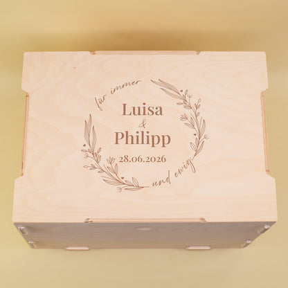 Personalisierte Hochzeits-Erinnerungsbox aus Holz mit Gravur von Namen und Datum