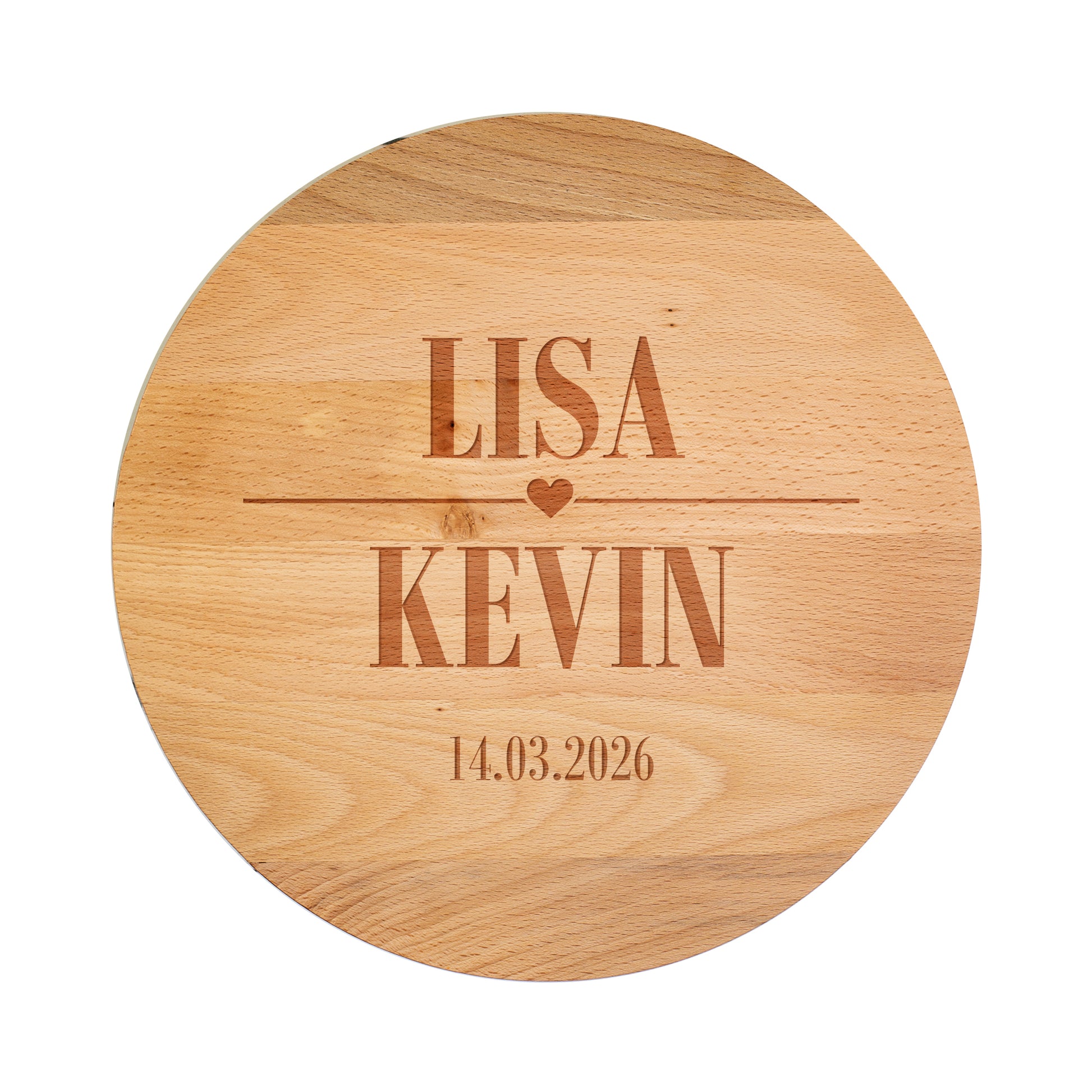 Freigestellte Tortenplatte aus Holz mit Gravur „Lisa ♥ Kevin – 14.03.2026“