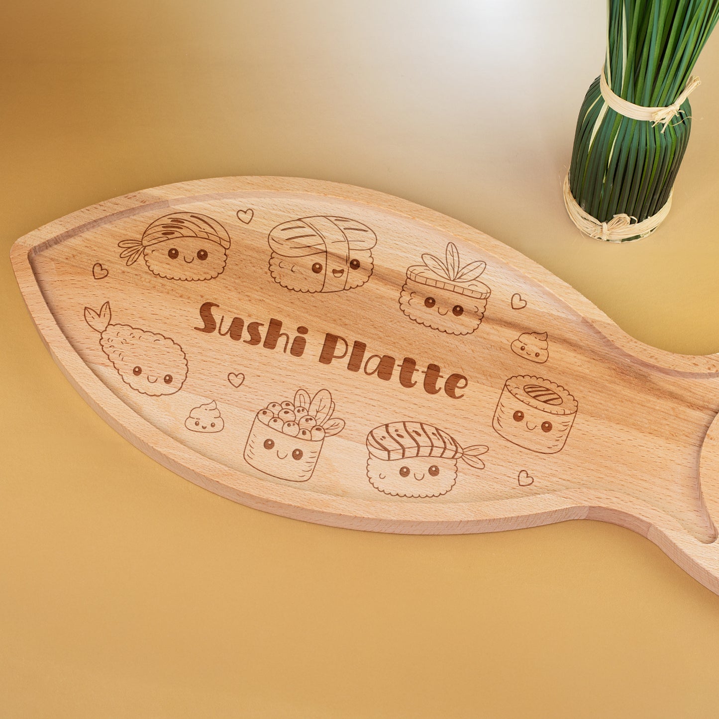 Detailaufnahme der Lasergravur mit Sushi-Motiv auf Holzbrett
