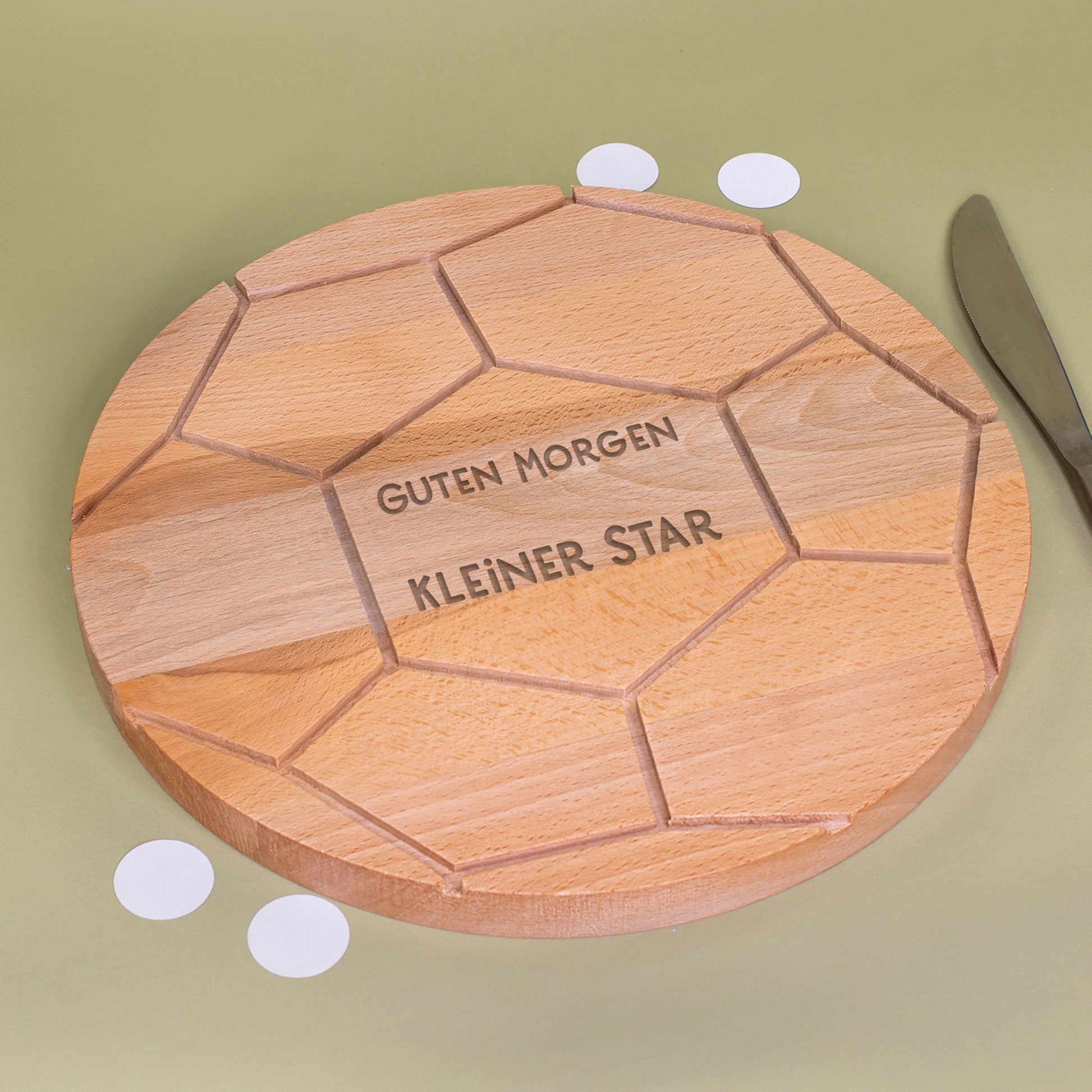 Personalisiertes Fußball-Frühstücksbrettchen aus Holz mit Gravur „GUTEN MORGEN KLEINER STAR“