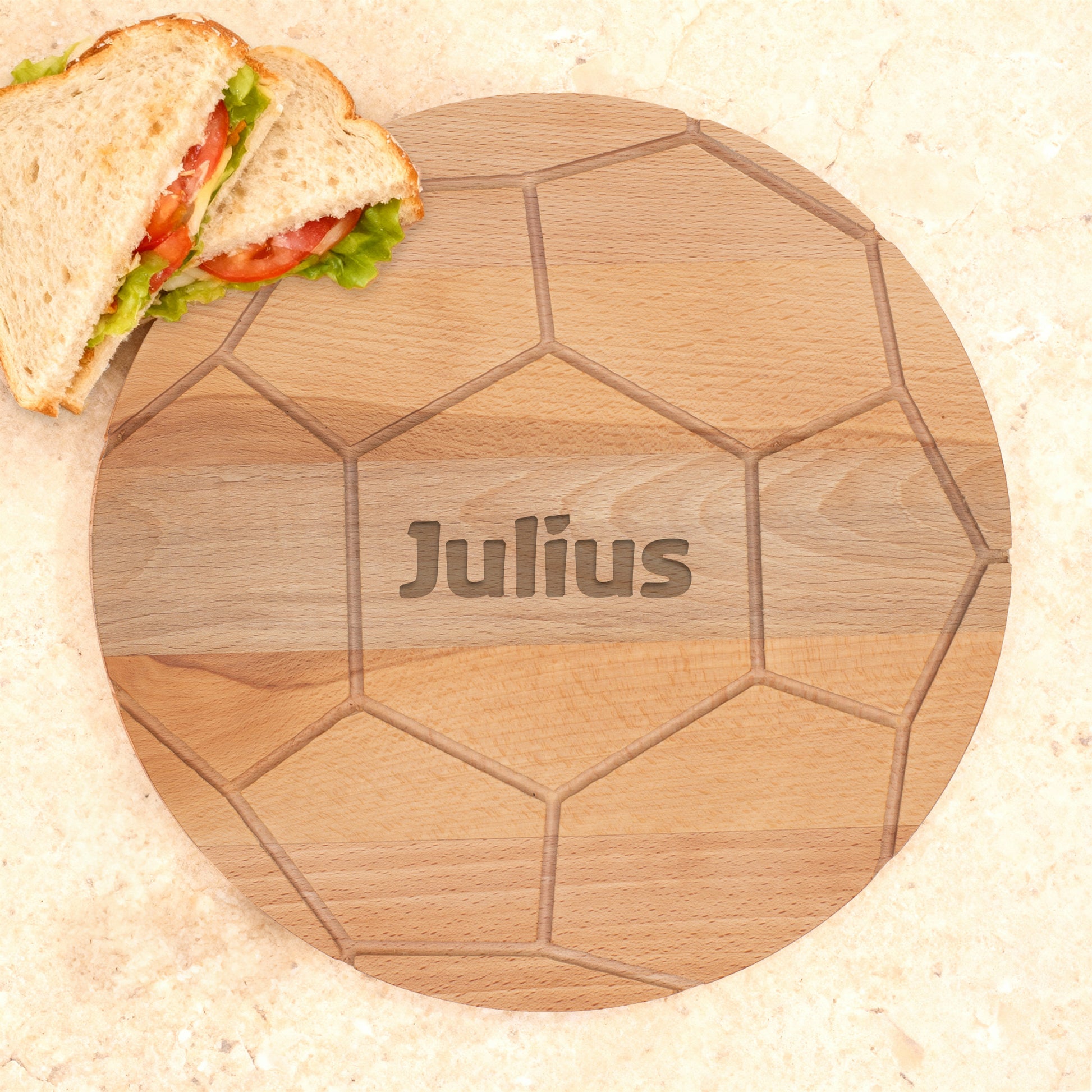 Frühstücksbrett aus Buchenholz mit Fußballgravur und Name Julius
