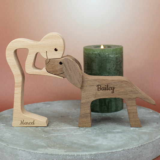 Holzskulptur Herrchen mit Hund – personalisiert mit zwei Namen | Geschenk für Hundebesitzer