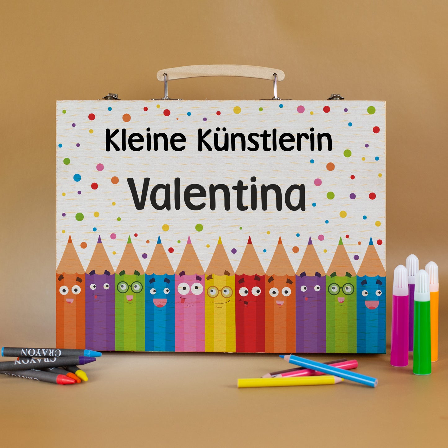Malkoffer zur Einschulung mit Name Valentina, bunten Stiften, Punkten und fröhlichem Motiv auf Holzkoffer