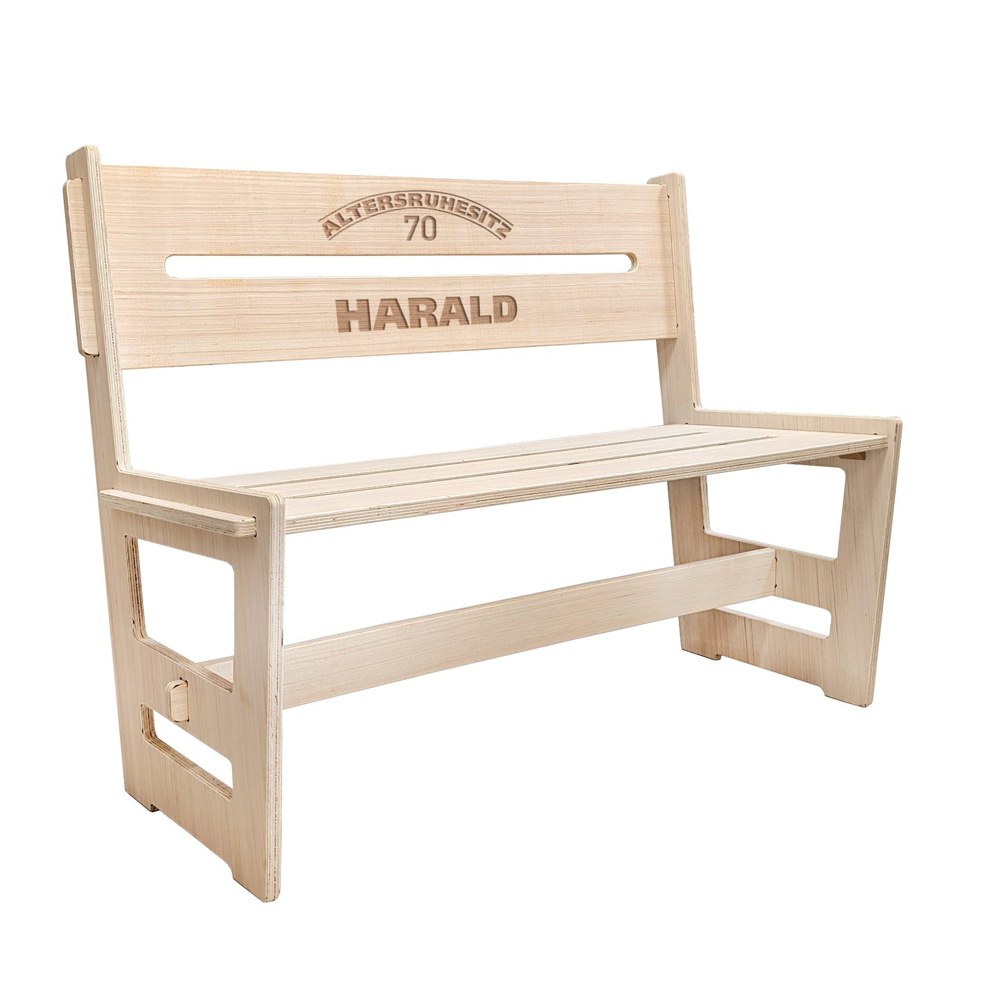 Personalisierte Holzbank mit Gravur "Altersruhesitz 70" und Name "HARALD" auf weißem Hintergrund