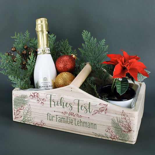 Geschenkkorb aus Holz zu Weihnachten mit personalisiertem Druck