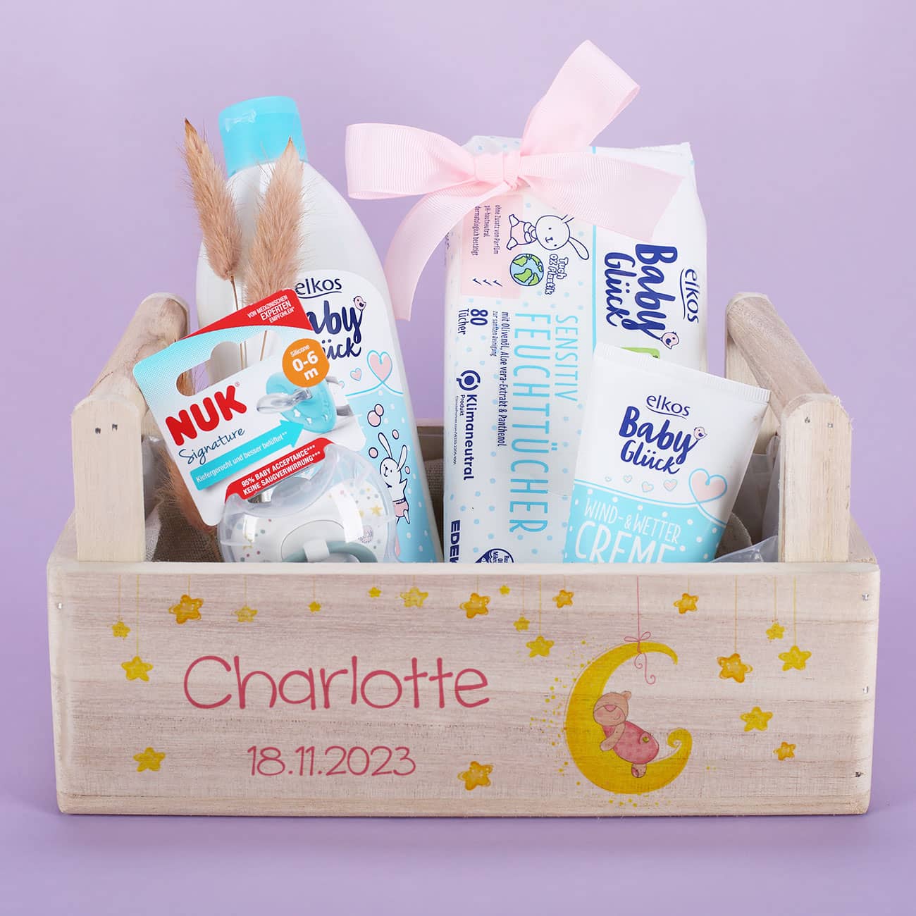 Geschenkkorb zur Geburt mit Name und Wunschdatum bedruckt