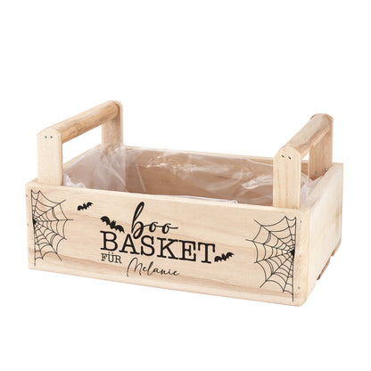 Personalisierter Boo Basket aus Holz mit Name und Halloween Motiv mit Spinnennetzen und Fledermäusen