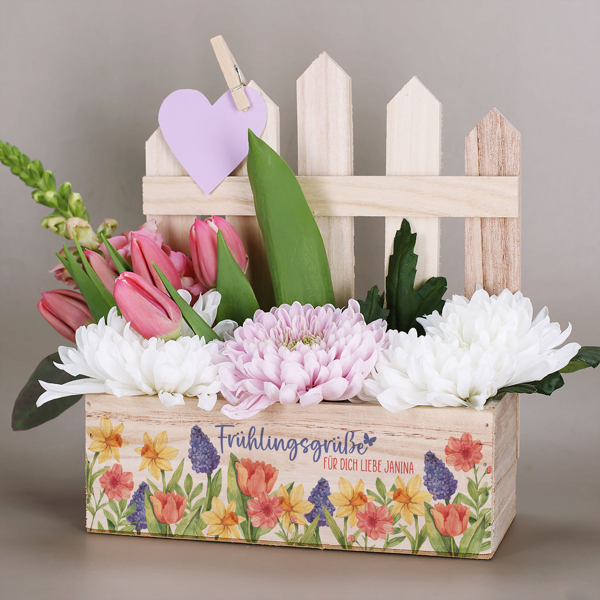 Personalisierter Geschenkkorb & Pflanzkiste 'Frühlingsgrüße' aus Holz –