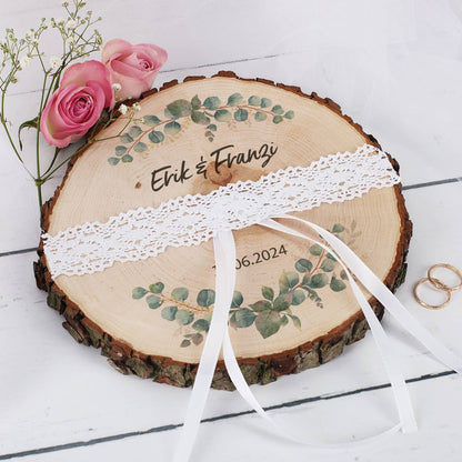 Stillvolle Baumscheibe als Ringkissen zur Hochzeit